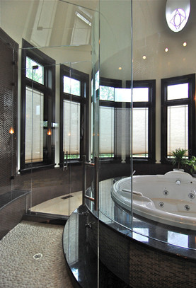 Curved glass shower enclosure